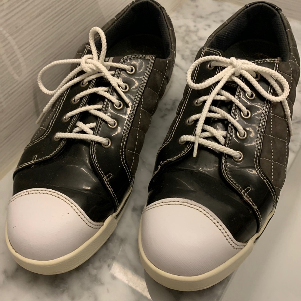 Size 8 Footjoy Golf Shoes Spikeless Black with dark grey quilting on sides